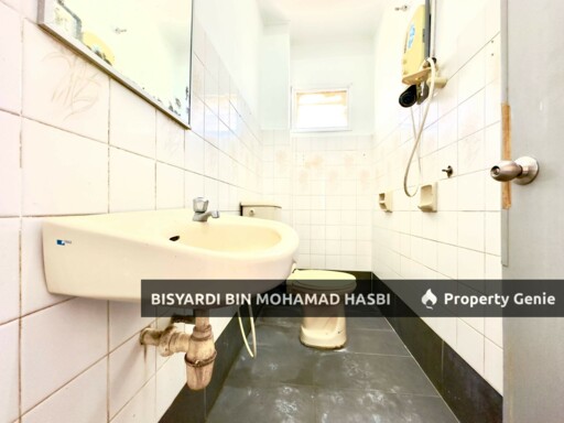 RENOVATED & FRESHLY PAINTED, Double Storey USJ 9 Subang Jaya .