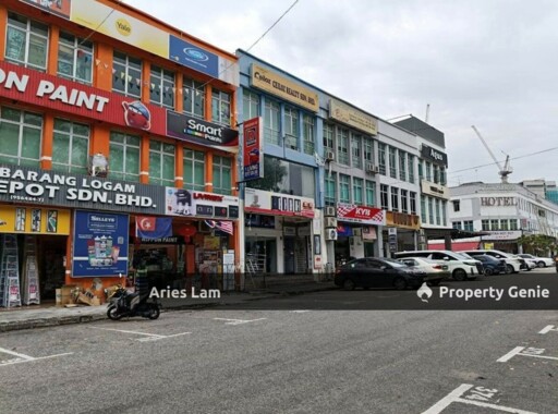 Mount Austin 3 Storey Shoplot /Whole Block For Rent