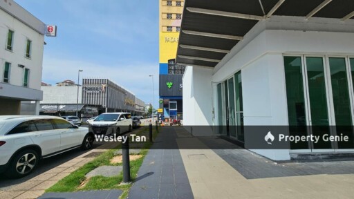 Melaka Raya 1.5 Storey Commercial Corner Shop with Rooftop Balcony Surrounded by 5 Banks
