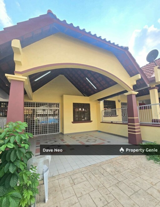 Taman Pelangi Indah • 1.5-Storey House • 4Beds 3Baths | Partial Furnished • Near Taman Gaya