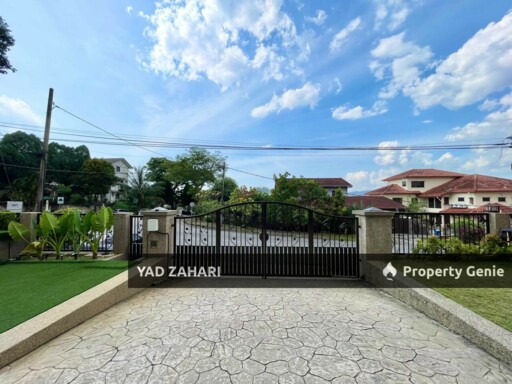 Seksyen 2, Shah Alam | Bungalow 7+1 Rooms | RM2.2M - Spacious Car Porch, with Private Pool & Nearby Masjid and UITM Shah Alam