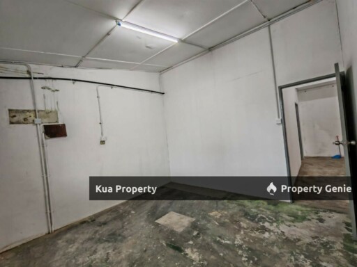 First Floor Intermediate Shophouse For Rent 📍Located at 3½ Mile, Lorong Datuk Tawi Sli, Jalan Penrissen