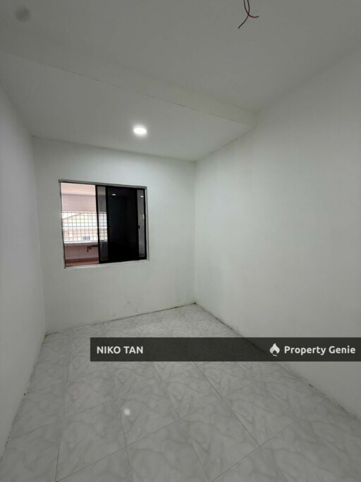 Jalan Jambu Laut 1Stry End Lot Taman Kulai Besar For Sale
