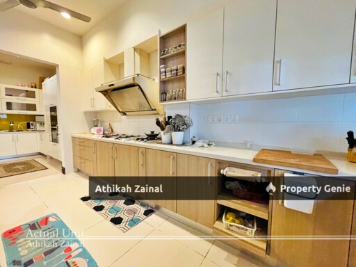 Kiara View, Sri Hartamas For Sale. 3 Storey Semid 7+1 Bedrooms