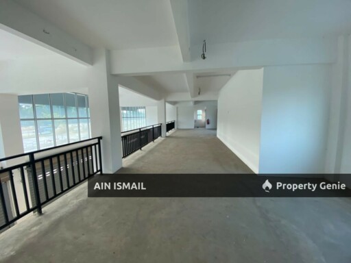 [DEPAN KPJ KUANTAN] BANGUNAN 4 TINGKAT