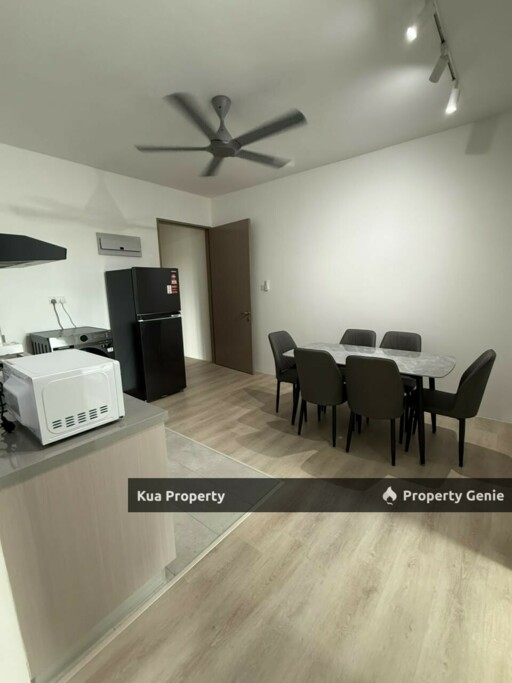 Middle Room Kenny Hill Residence 2 Apartment For Rent! Located at Kenny Hill, opposite Swinburne