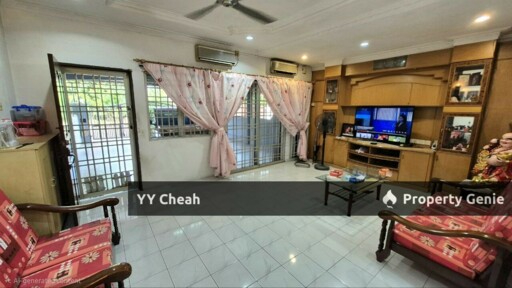 2.5 Storey House 6 Rooms - Facing Field - Good For Big Family