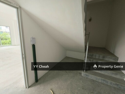 Three Storey New Semi-D Shop For Rent New Unit Great Location