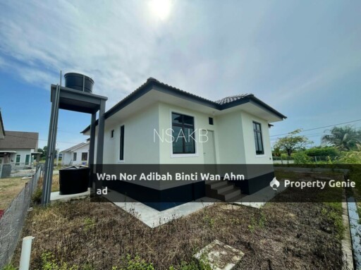 BANGLO TEPI JALAN UTAMA PADANG MELINTANG BACHOK-KB