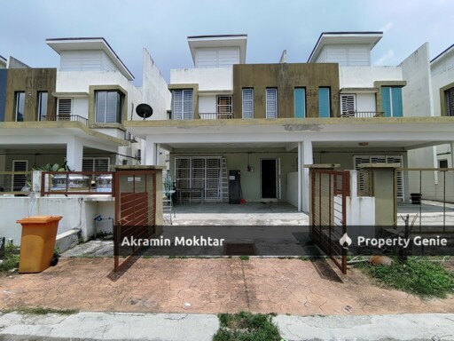 One & Half Supperlink Terrace Jalan Serindit, Taman Bentara Telok Panglima Garang