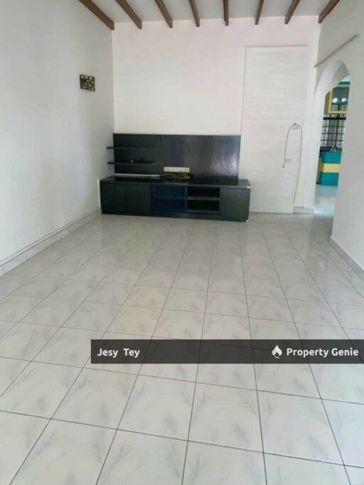 Taman Molek 1.5 Storey Corner Terrace House Rent
