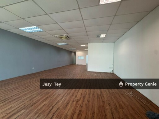Taman Molek 2nd Floor For Rent