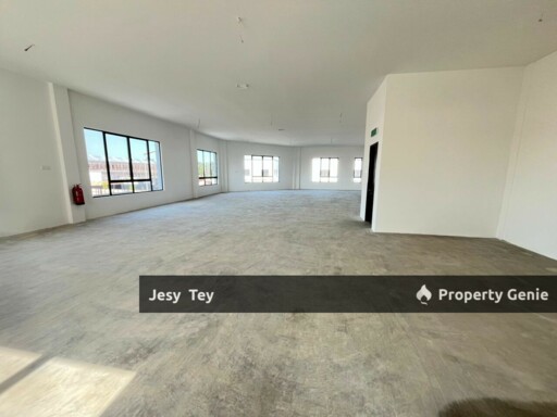 ECO TROPICS  AVENUE 2 - CORNER SHOP FOR RENT