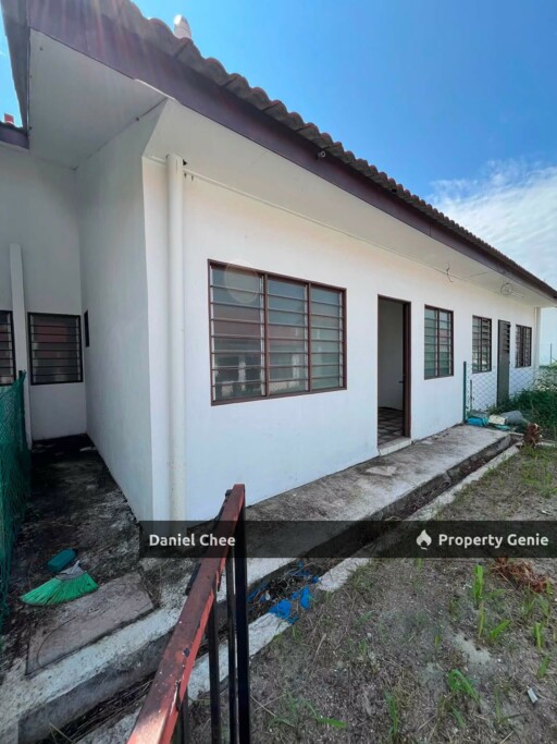1838010826 Rumah Teres Setingkat Dijual MURAH