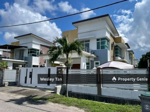 2 Storey Bungalow Paya Rumput Perdana 24/7 Gated Guarded 4 Beds | 3 Baths Fully Furnished & Fitted Land Size: 50 x 80
