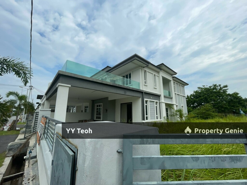 CORNER Pulau Gadong Double Storey Semi-D with Big Land