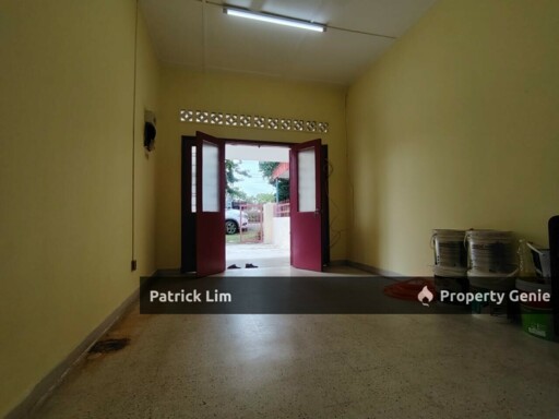 Taman Bukit Beruang Corner Lot, Single Storey Terrace House For Rent