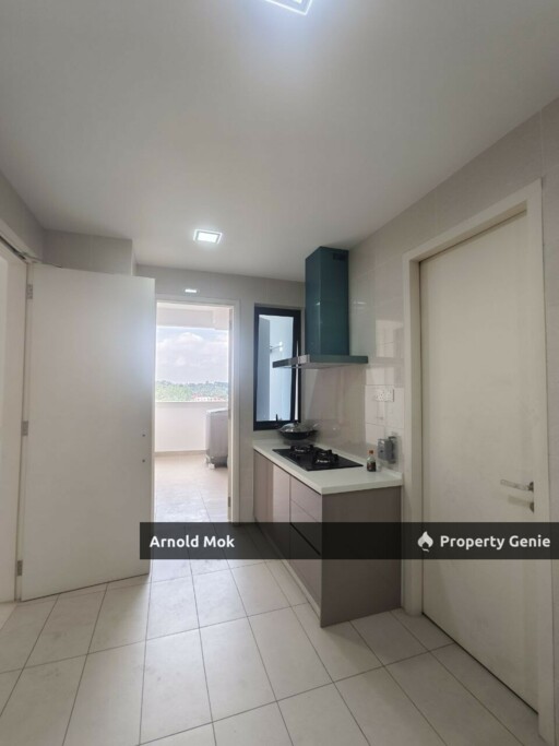 Strait View 18 Condominium for Sale