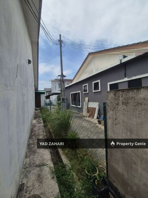 Jalan Kebun, Shah Alam | 1-Storey Terrace 4 Bedrooms | RM410K - Renovated and Nearby School