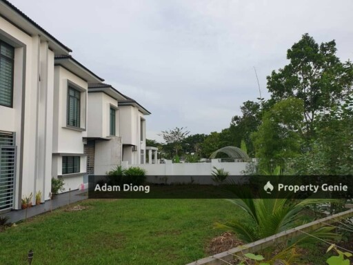 Eco Tropics @ Rosewood @ Corner Lot