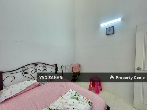 Seksyen 29, Kg Lombong Shah Alam | Single Storey Semi-D 4 Bedrooms | RM500K - Extra Land, Loft Features & Easy Access to Main Road