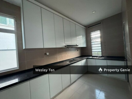 2 Storey Bungalow Corner 9,500sqft Fully Renovated & Furnished 24/7 Gated & Guarded