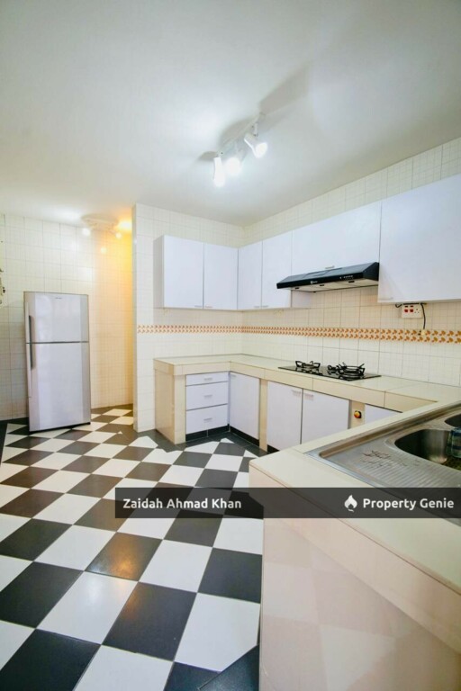 MENARA BANGSAR CONDOMINIUM FOR SALE MOVE IN CONDITION WALKING DISTANCE TO MRT FREEHOLD WELL MAINTAINED
