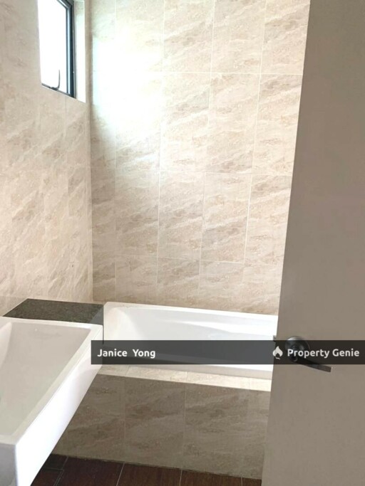 Laguna Heights Condominium @ Perling