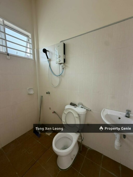 Bukit Katil Damai 2 with 4 Rooms, Ideal for Families in Melaka