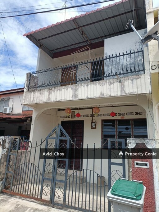 Tangkak, 2 Storey Low Cost Terrace House (Fully Renovated)