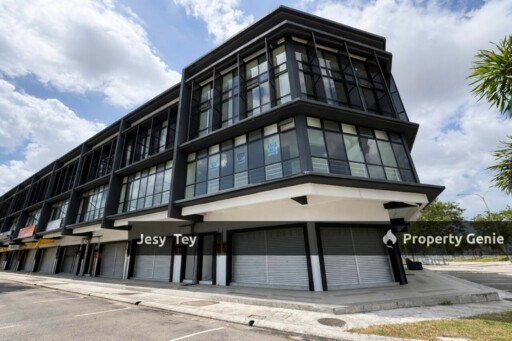 Bandar Cemerlang, Ulu Tiram (Corner Whole Block)
