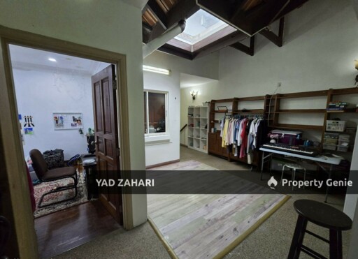 Bukit Jelutong, Shah Alam | 2-Storey Superlink Terrace 5+1 Rooms | RM970K - Fully Reno & Extended and Prime Location