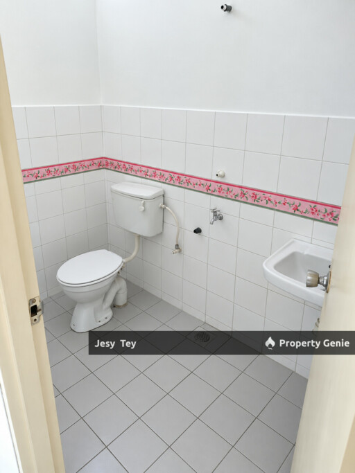Taman Universiti - First Floor Shop For Rent
