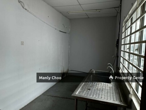CORNER & RENOVATED 1st Floor Shoplot Kota Syahbandar Laksamana Town