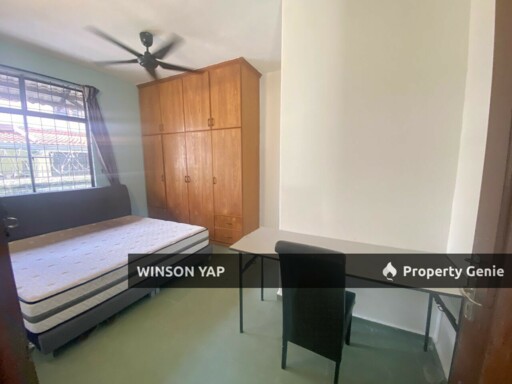 Room at Iskandar JB 5min to CIQ & Town Free WIFI & Water Single Room