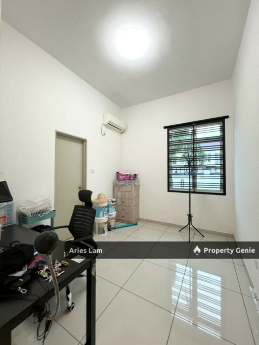 Corner Lot @ Kempas Utama / Double Storey Cluster House / Near Setia Tropika