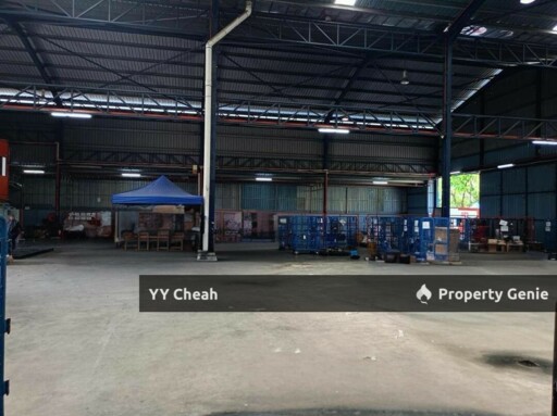 Menglembu/Falim Ipoh Bungalow Factory For Rent Great Lcoation 0.5 Acres Fully Covered