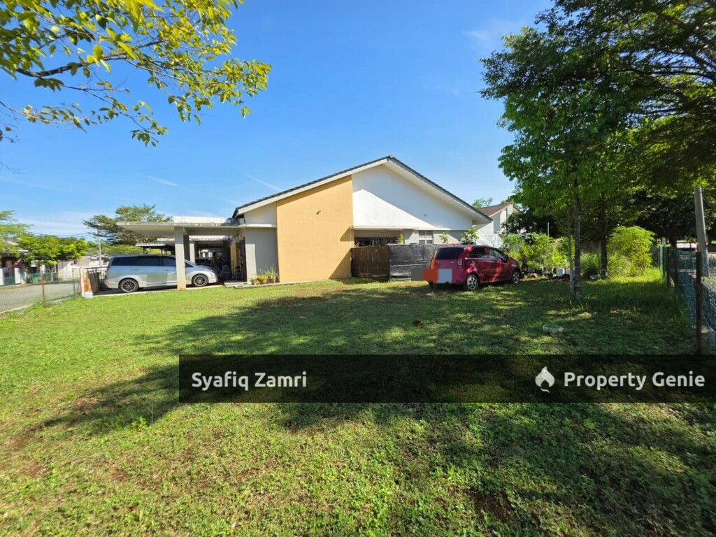 CORNER LOT KOTASAS  KUANTAN (Azalea 1)