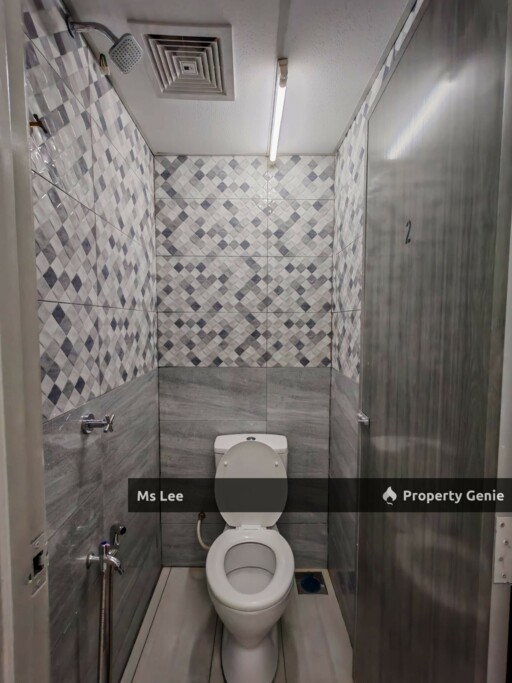 Male Room 2 RM600 @ 1st Floor Shop Apt-Sek 7-Shah Alam-near UITM-Ready Now