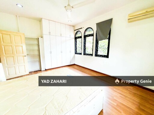 Seksyen 11, Shah Alam | Bungalow 6+1 Bedrooms | RM1.8M - Bungalow with Split Level & Huge Land