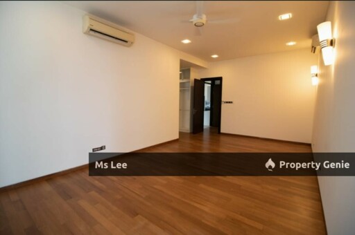The Pearl @ KLCC-Level 17 private lift- Sale below bank value Rm480k