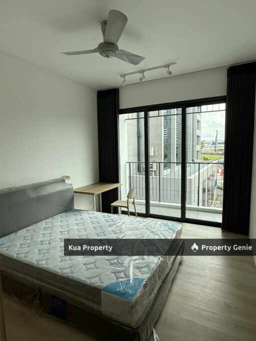 Middle Room Kenny Hill Residence 2 Apartment For Rent! Located at Kenny Hill, opposite Swinburne
