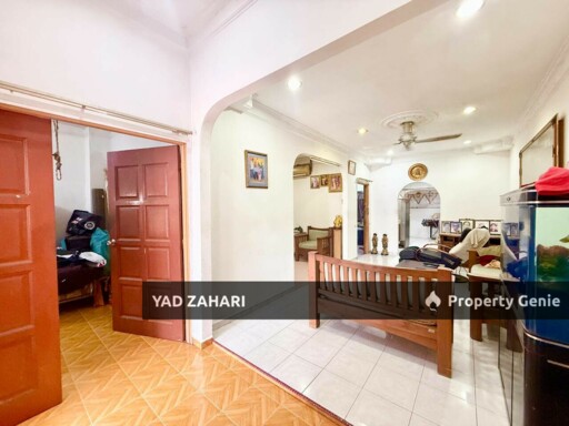Seksyen 17, Shah Alam | 1-Storey Terrace 3 Bedrooms | RM430K - Fully Extended, Renovated and Facing North