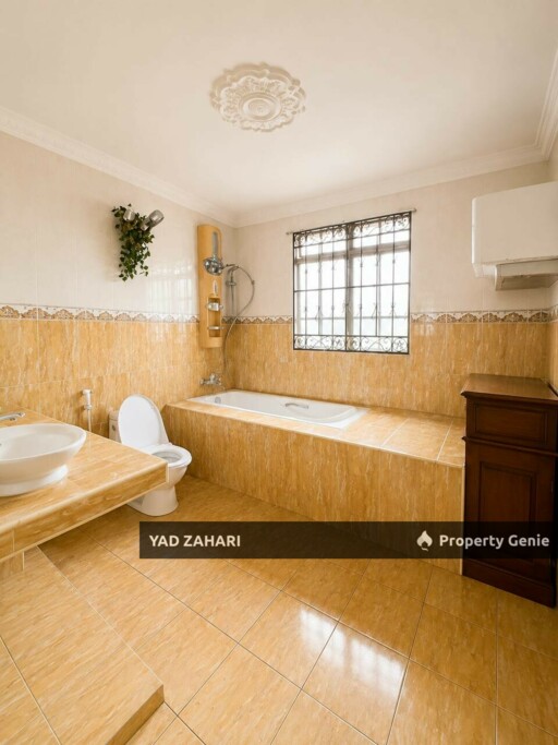 Seksyen 13, Shah Alam |  2-Storey Terrace 6 Bedrooms | RM900K - Corner Lot, Walking Distance to Surau & More Parking Space