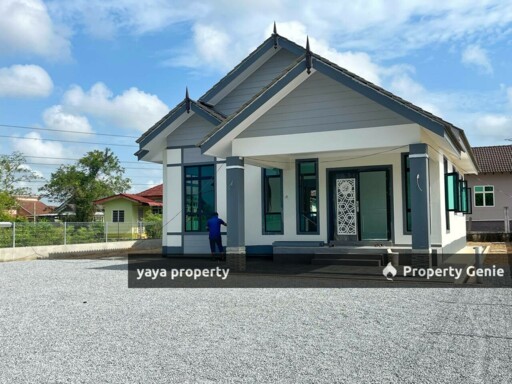 FOR SALE: BANGLO MODEN PADANG SIAM TANAH MERAH KELANTAN