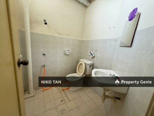 Lake View Suites Apartment@Mount Austin For Sale