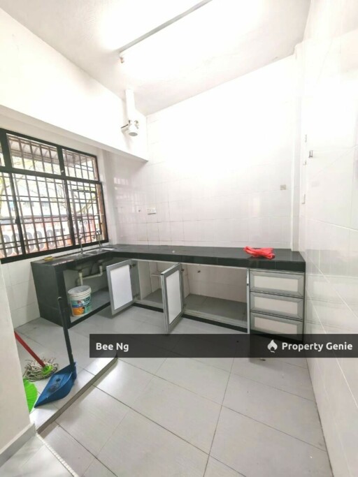 Pulai Utama / Low Cost Flat / Tingkat Pertama / Fully Renovate / Super Value