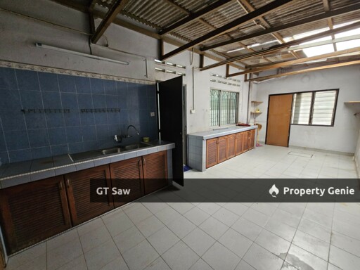 1.5 Storey Bungalow Taman Taynton View Cheras KL For Rent