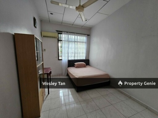 Cheng Lotus 2 Storey Terrace 5 Rooms Partly Furnish Easy Parking Access
