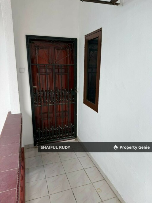Want to let. Bungalow GF & 1st floor Taman Batu muda